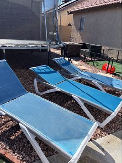 Pool  lounge chairs (read description)
