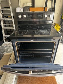 Samsung  electric stove with oven
