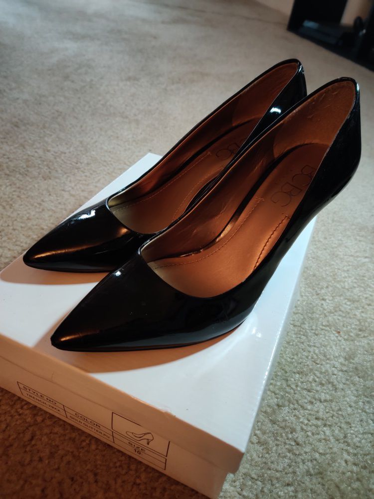 Classy BCBG Paris patent black shoes size 10