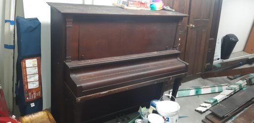 HALLIS And DAVIS ANTIQUE UPRIGT PIANO 🎹
