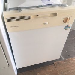 FRIGIDAIRE DISHWASHER NEW WHITE!!