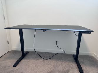 UPLIFT v2 standing desk