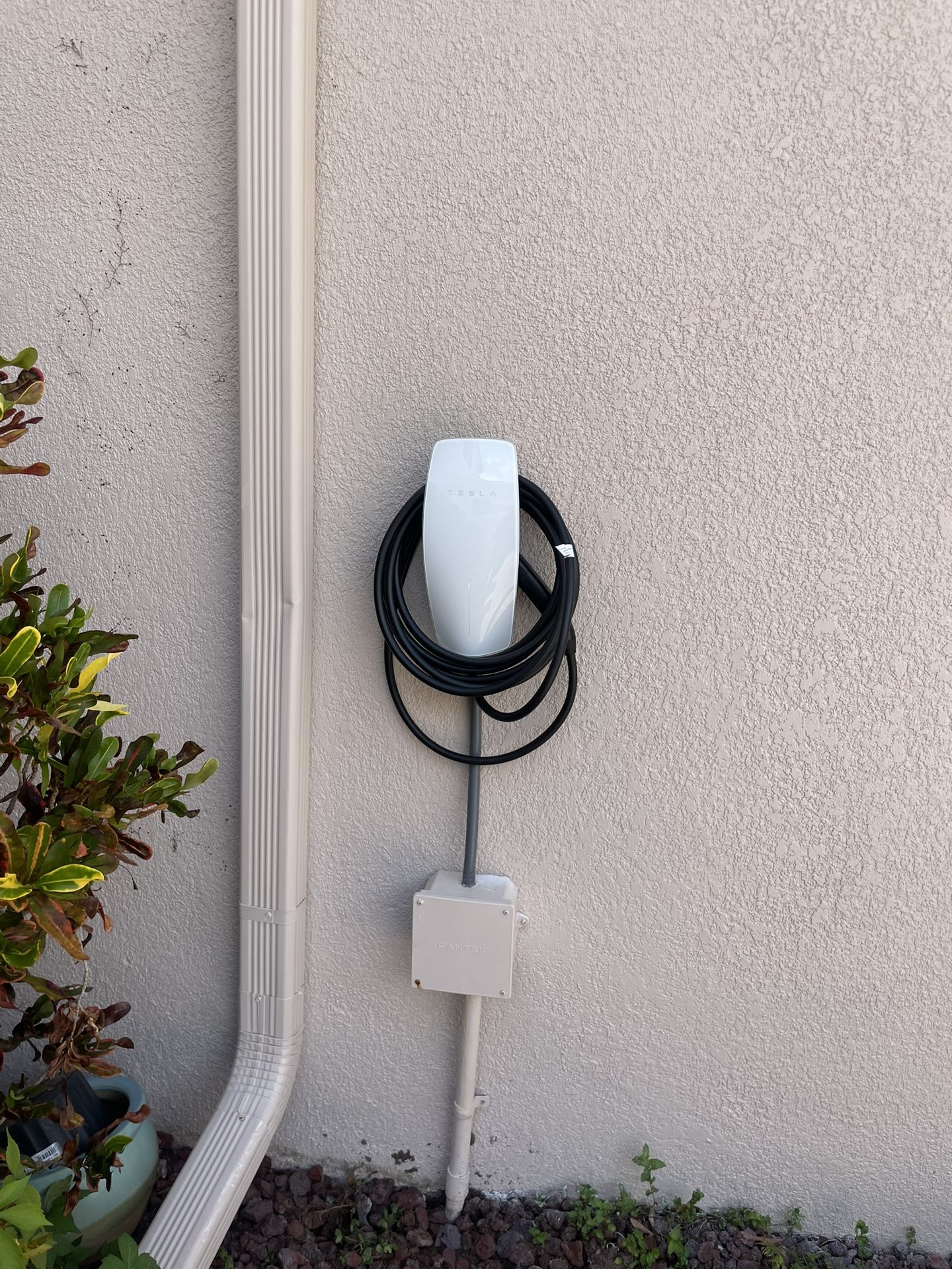 Tesla, EV charger, Nema 14–50 plugs, all EV wall charger, search protectors, electrical panel