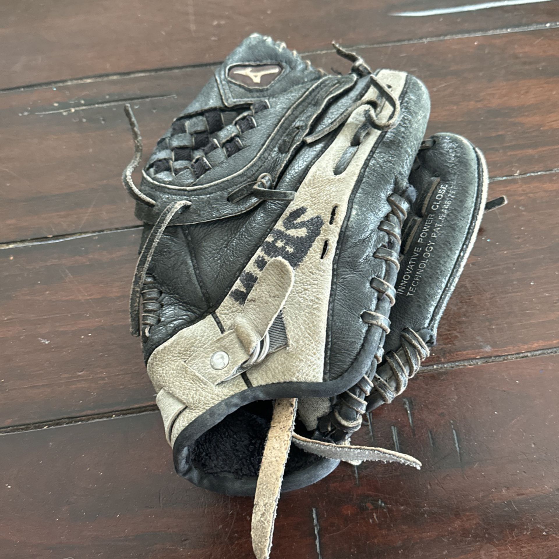 Kid’s Mizuno Baseball Glove 