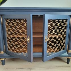 Modern Accent Cabinet / TV Stand – Solid, Clean Condition - 🚚 Delivery is available