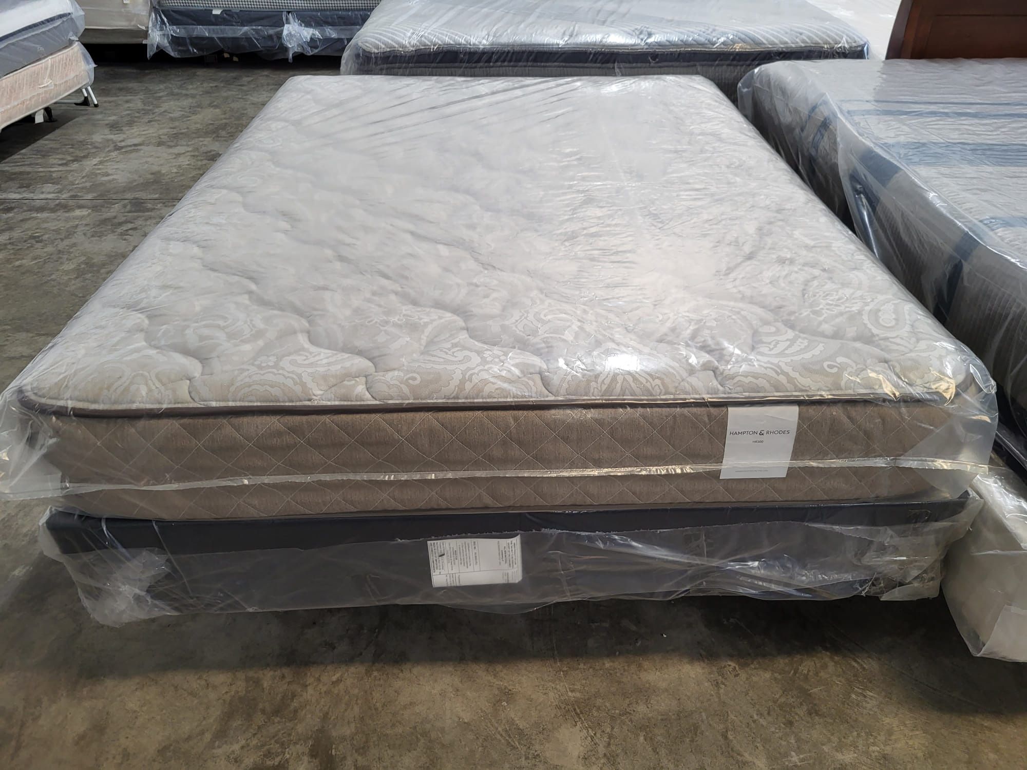 MATTRESS AND BOX SPRING QUEEN SIZE FREE DELIVERY🚚🚚🚚🚚