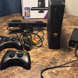 Xbox 360 Kinect With 250 Internal Hard drive 