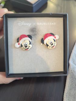 Gorgeous Disney Baublebar Christmas Holiday Mickey Mouse Santa Faux Pearls Stud Earrings