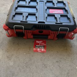 Milwaukee Packout  Tool Box
