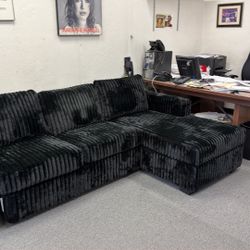 New 92x59 Sectional Couch / Free Delivery 
