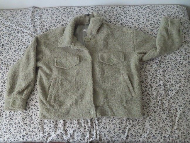 noize Miley Short-Length Faux Sherpa moss L NWT