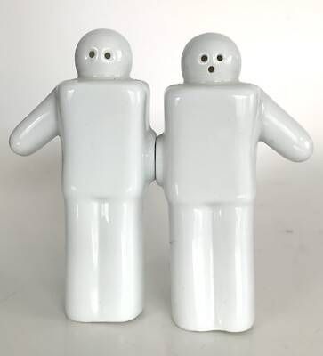 Vtg Kikkerland White Porcelain Magnetic Robot Salt And Pepper Shakers