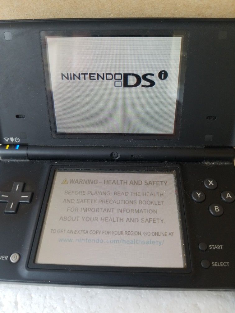 DS (i) BEUTIFUL Black CONSOL original WITH Charger INCLUDED