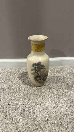 vintage Japanese porcelain vase