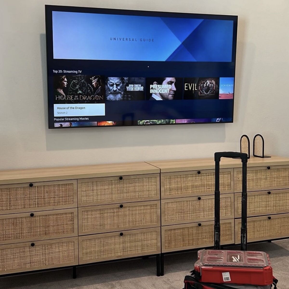 TV MOUNT