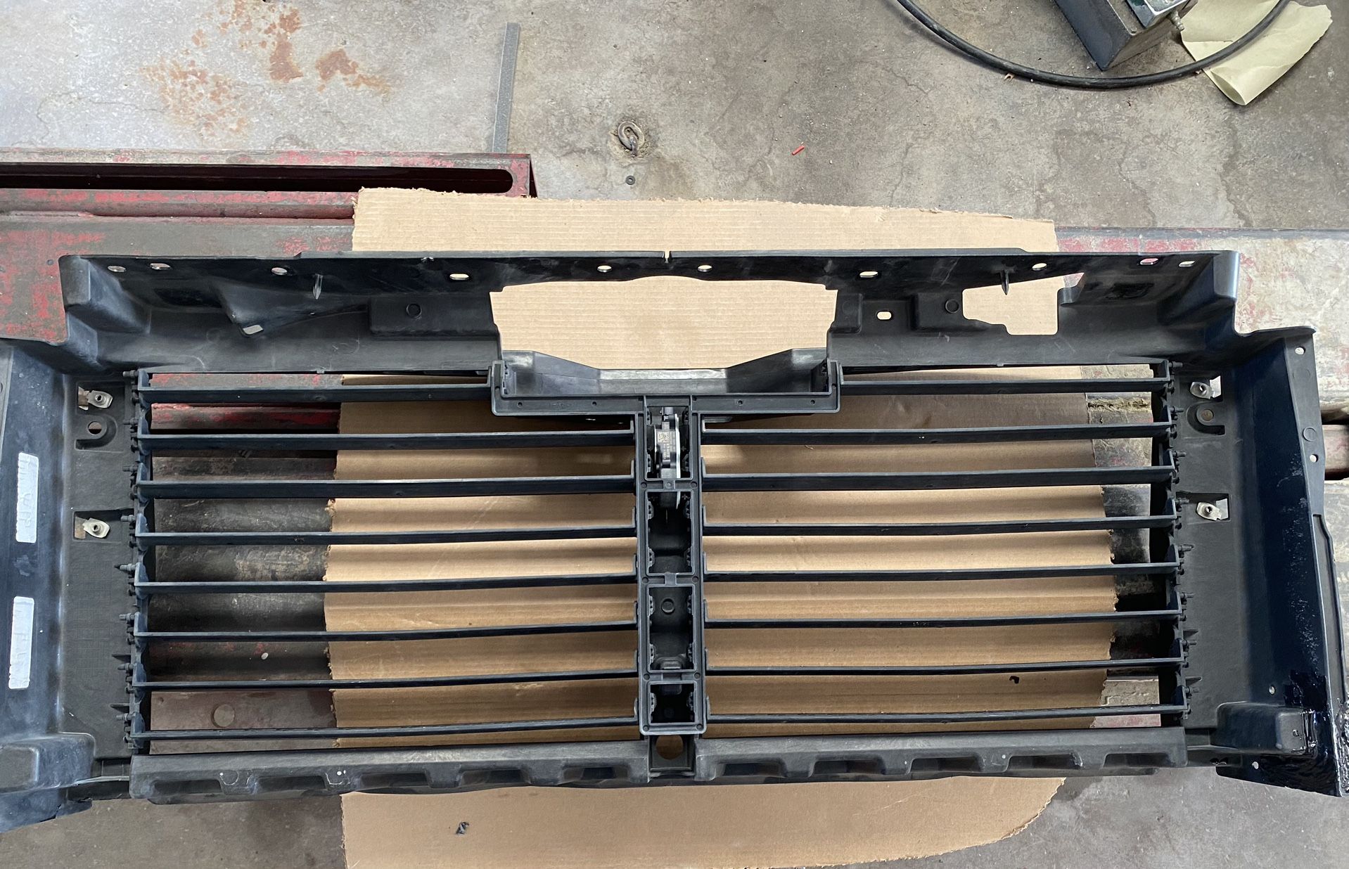 2018-2024 Lincoln Navigator Shutter Radiator Control Assembly for
