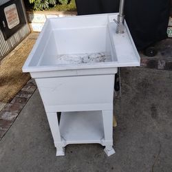 Basin sink like new