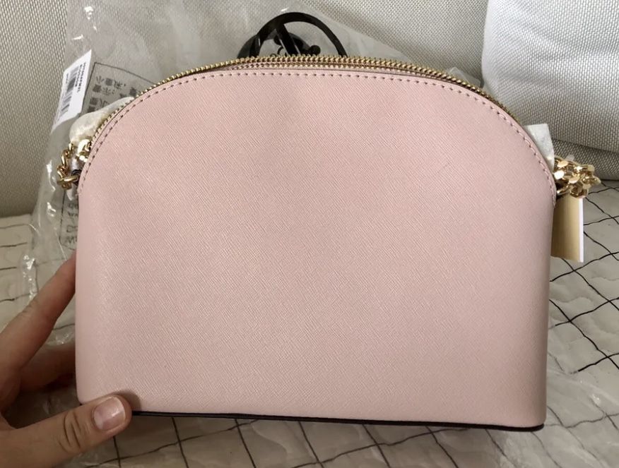 Michael Kors Cindy Dome Crossbody Bag for Sale in Arlington, TX - OfferUp