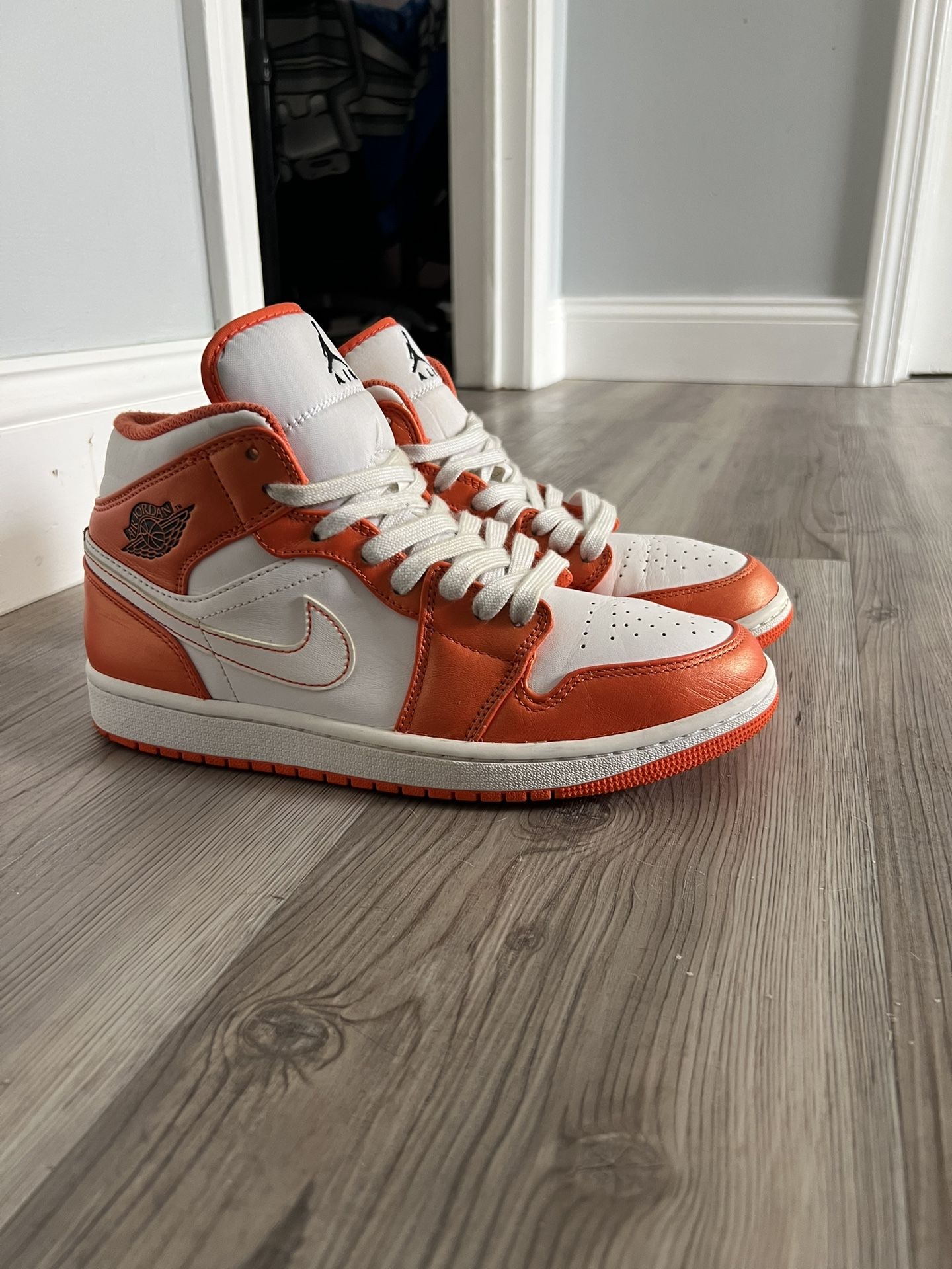 Jordan 1 Mid