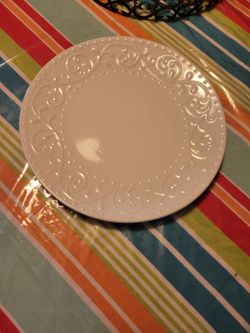 White Embossed Ceramic Dinner Plate