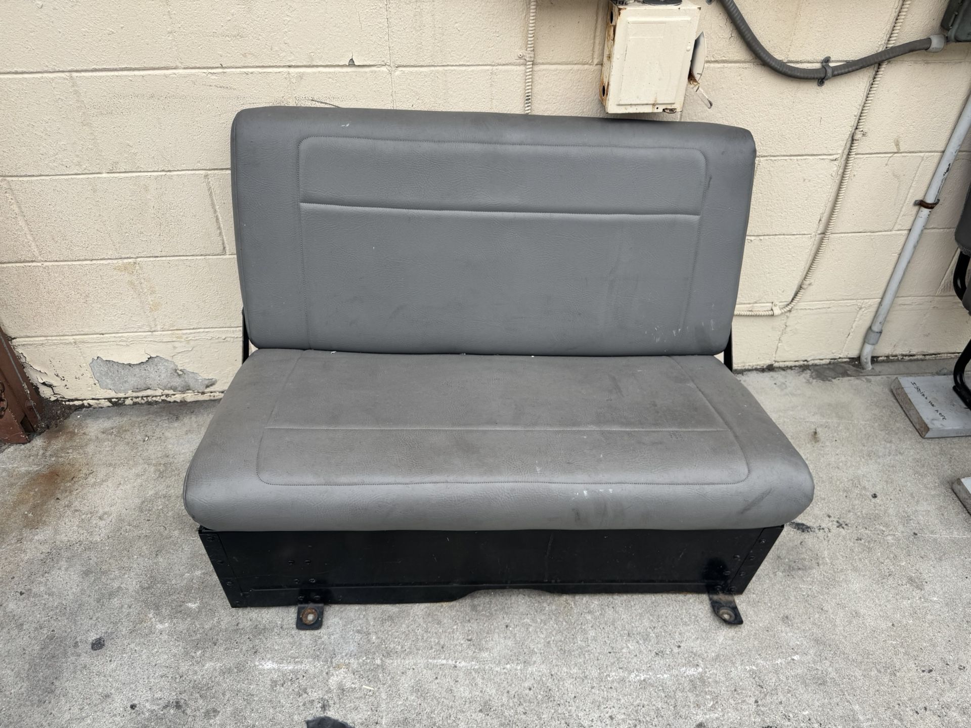 Bench Freightliner M2 106