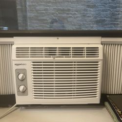 Amazon Basics 5,000 BTU Small Window AC Unit + Accordion