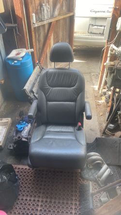 Honda Odyssey driver and passenger seats