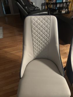 pair two Beautiful Dining Room Chairs 