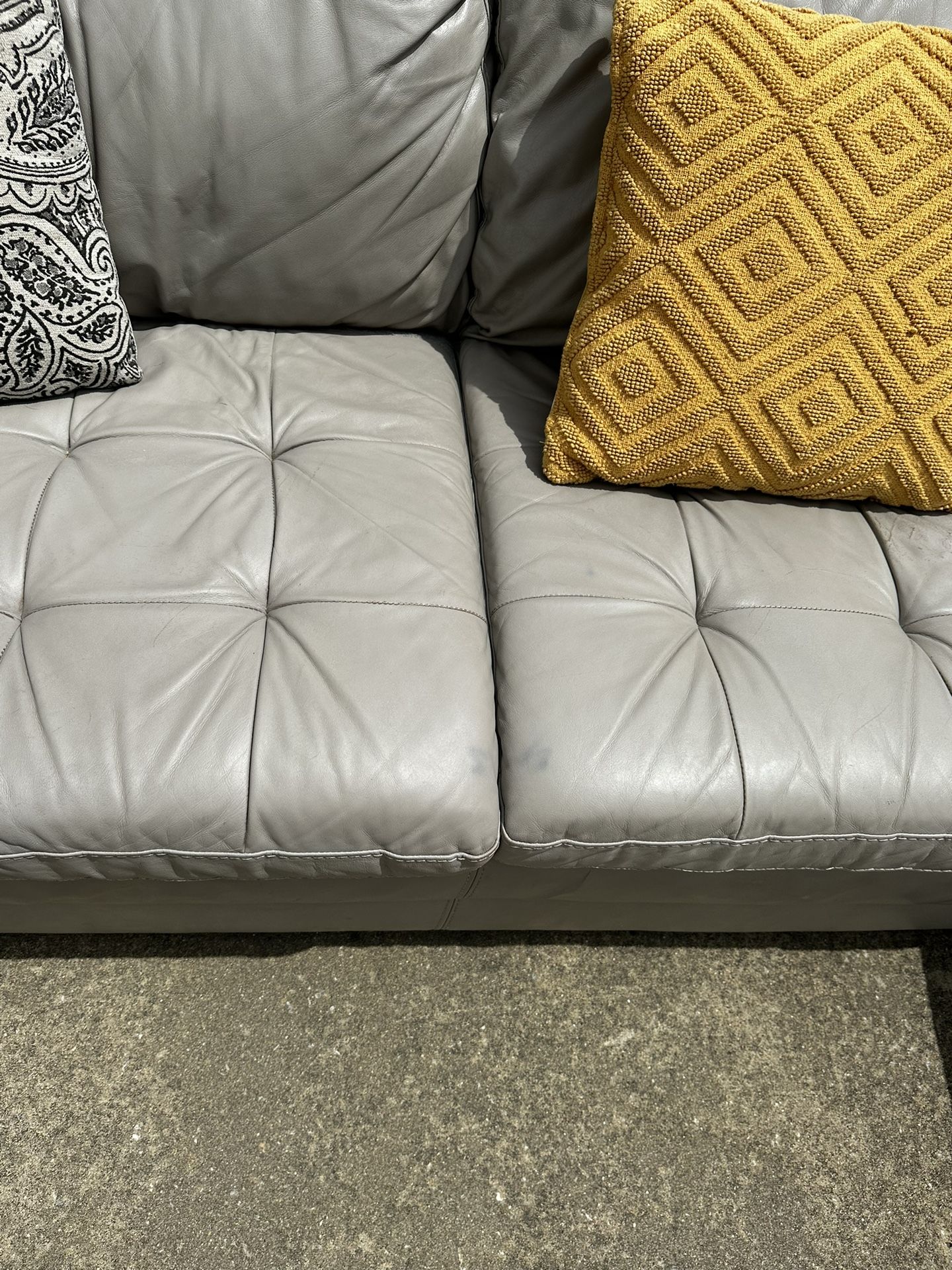 FREE Delivery Havertys Leather Sectional Couch for Sale in Clayton