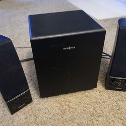 Insignia 2.1 Computer Speakers With Powerful Subwoofer