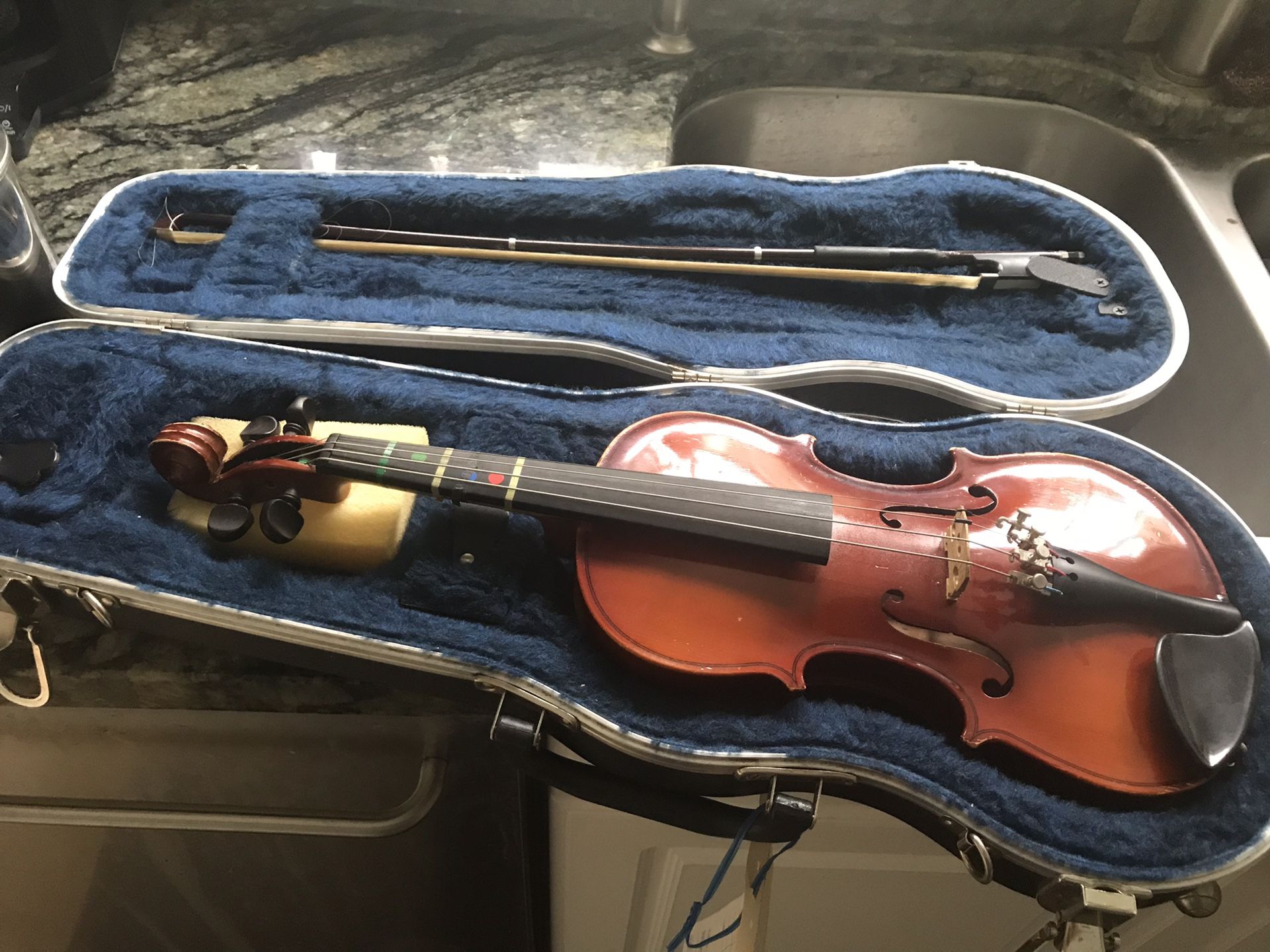 Glaesel 1/4 sized violin