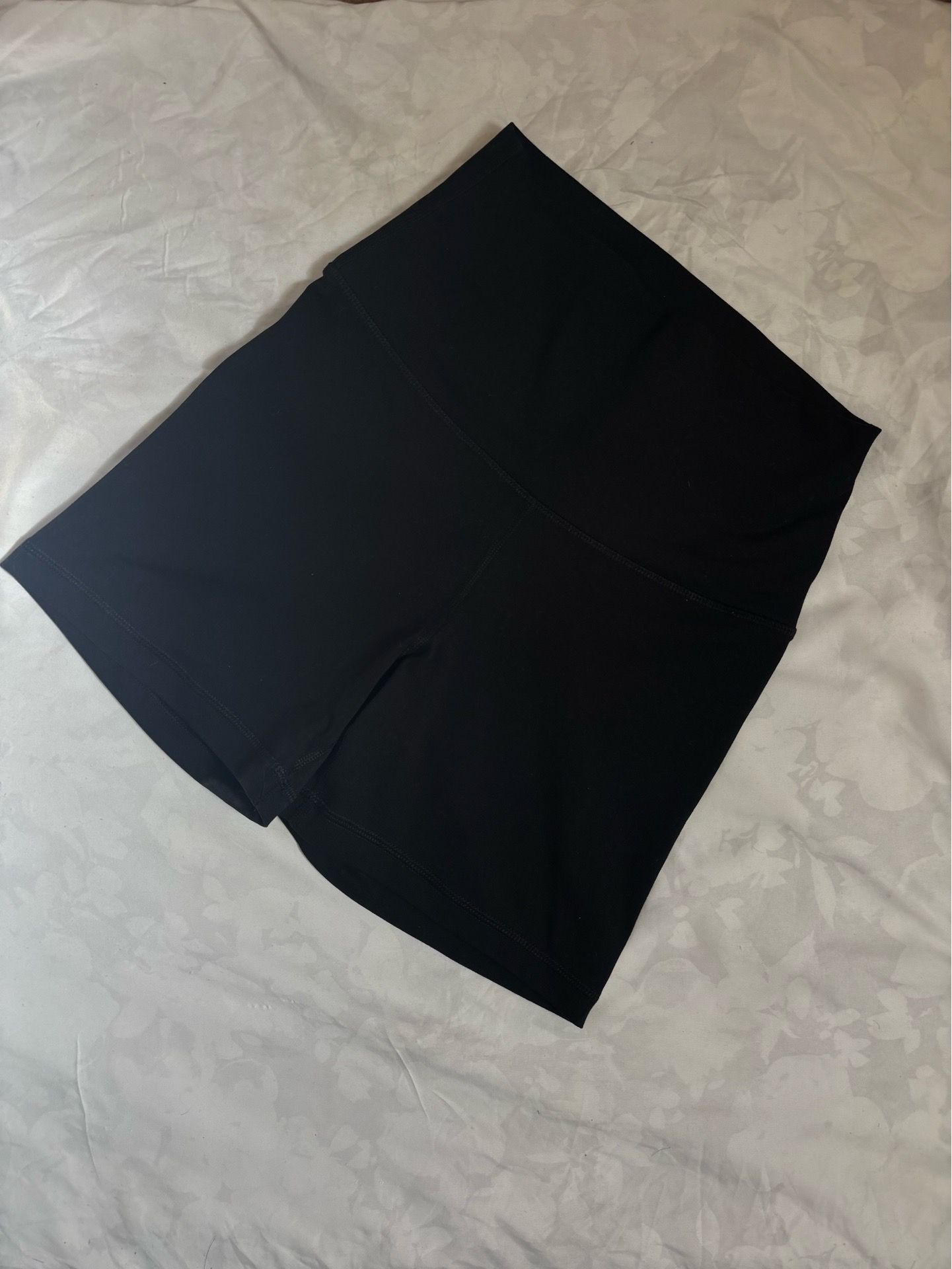 Biker Shorts (SIZE M)