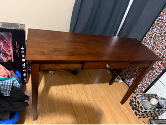 Beautiful Desk w/drawer