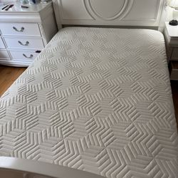 This princess bed set is up for sale!! help a girl out for school