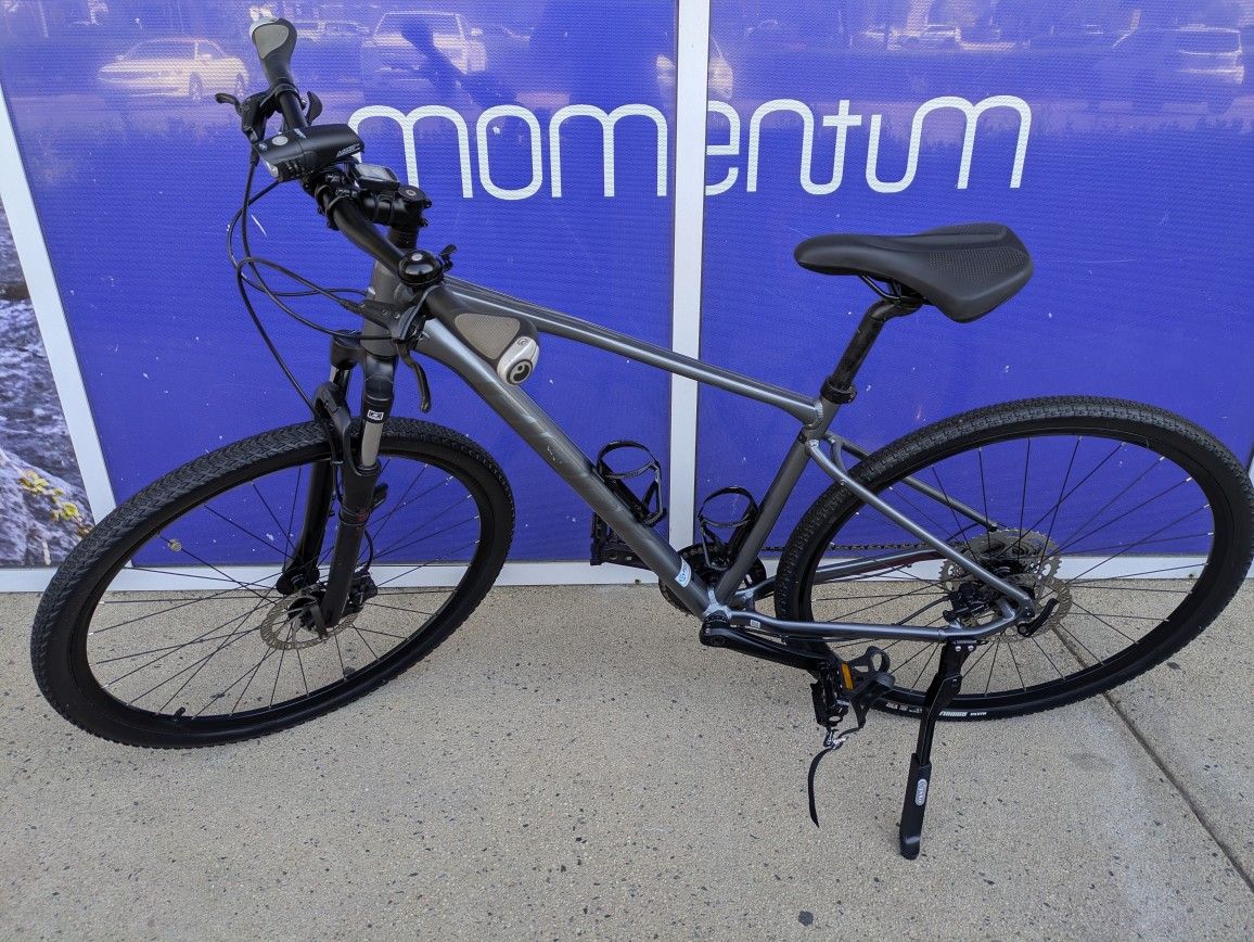 GIANT ROAM 2 Hybrid gravel-dventure Bike, Medium Frame