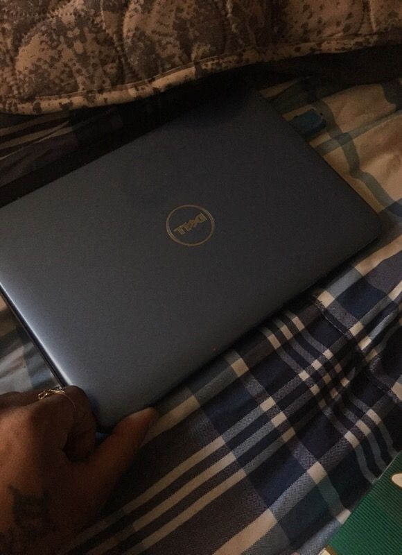 Dell mini laptop with charger windows xp