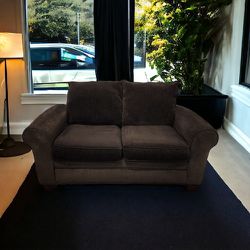 Small Brown Comfortable Sofa Couch Loveseat (Pick Up Only)
