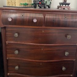 Mahogany Antique Watdrobe 