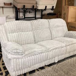 New Recliner Sofa Couch with USB Console and Cup Holders! Free Delivery 🚚!