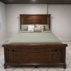 Queen Size Solid Wood Bed Frame – Rustic Style (Acorn Hill / Broyhill Style)