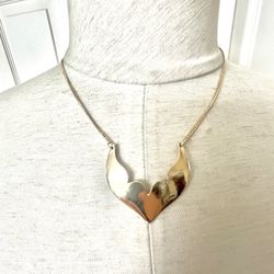 Gold Tone Pendant Necklace 