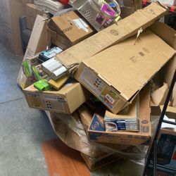Pallet Of Lighting And Accessories
