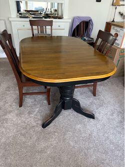 Dining table and 4 ‘chairs