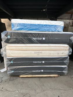 Nectar mattress on sale.    King Size Nectar 4.0 classic  13"  memory Foam Mattress.