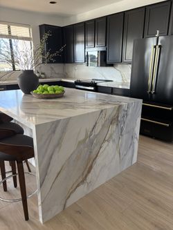 Quartz Counter Tops And Cabinets Refinish Or New