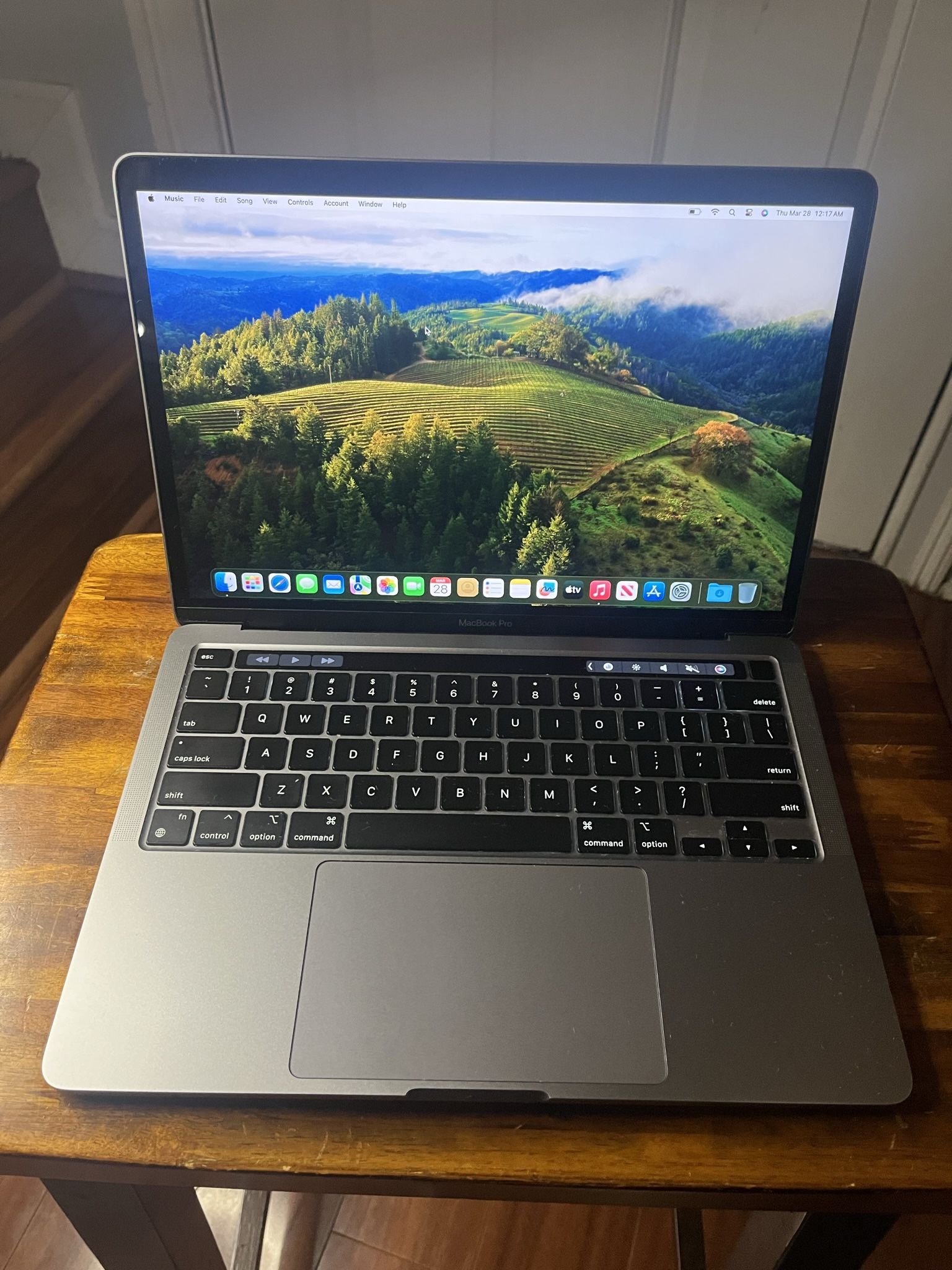 2019 Macbook Pro 13 inch 2.6GHz 16GB intel i5 Quad-core 512GB Battery Count 106 Pro Tools/Microsoft
