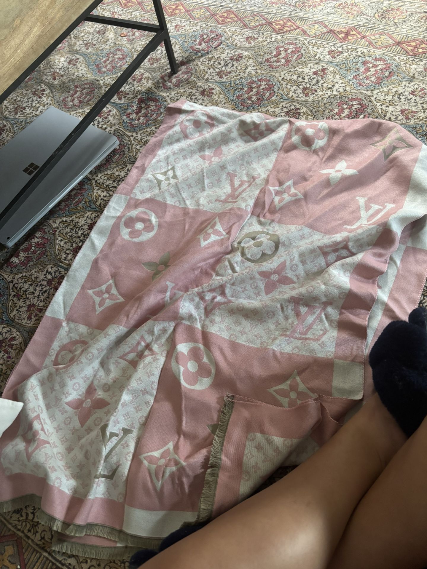 LOW PRICE MOVING- L V MASSIVE NEW SHAWL SCARF