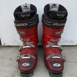 Red Nordica Performance Ski Boots Size 27 / 27.5
