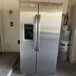 Refrigerator 