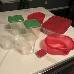 Assorted Plastic Containers